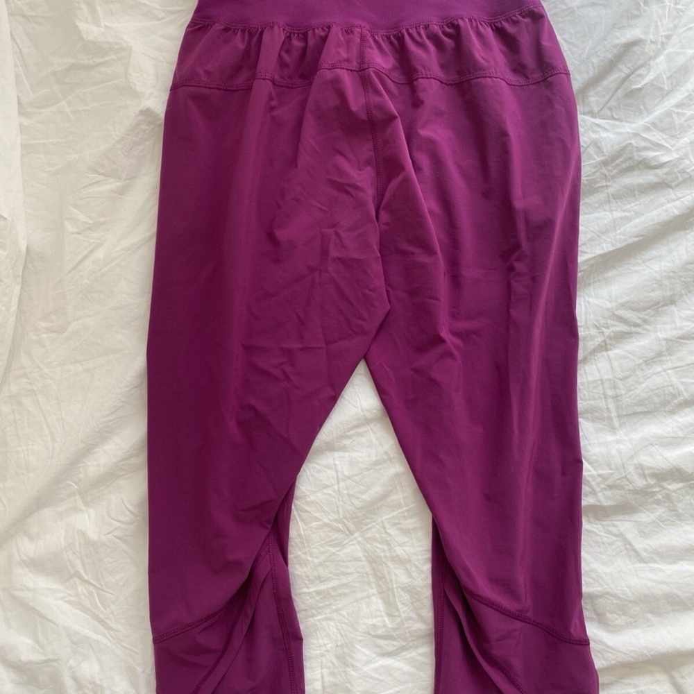 LULULEMON Women’s Tranquil Crop Regal Plum Lightweight Relaxed Size 8